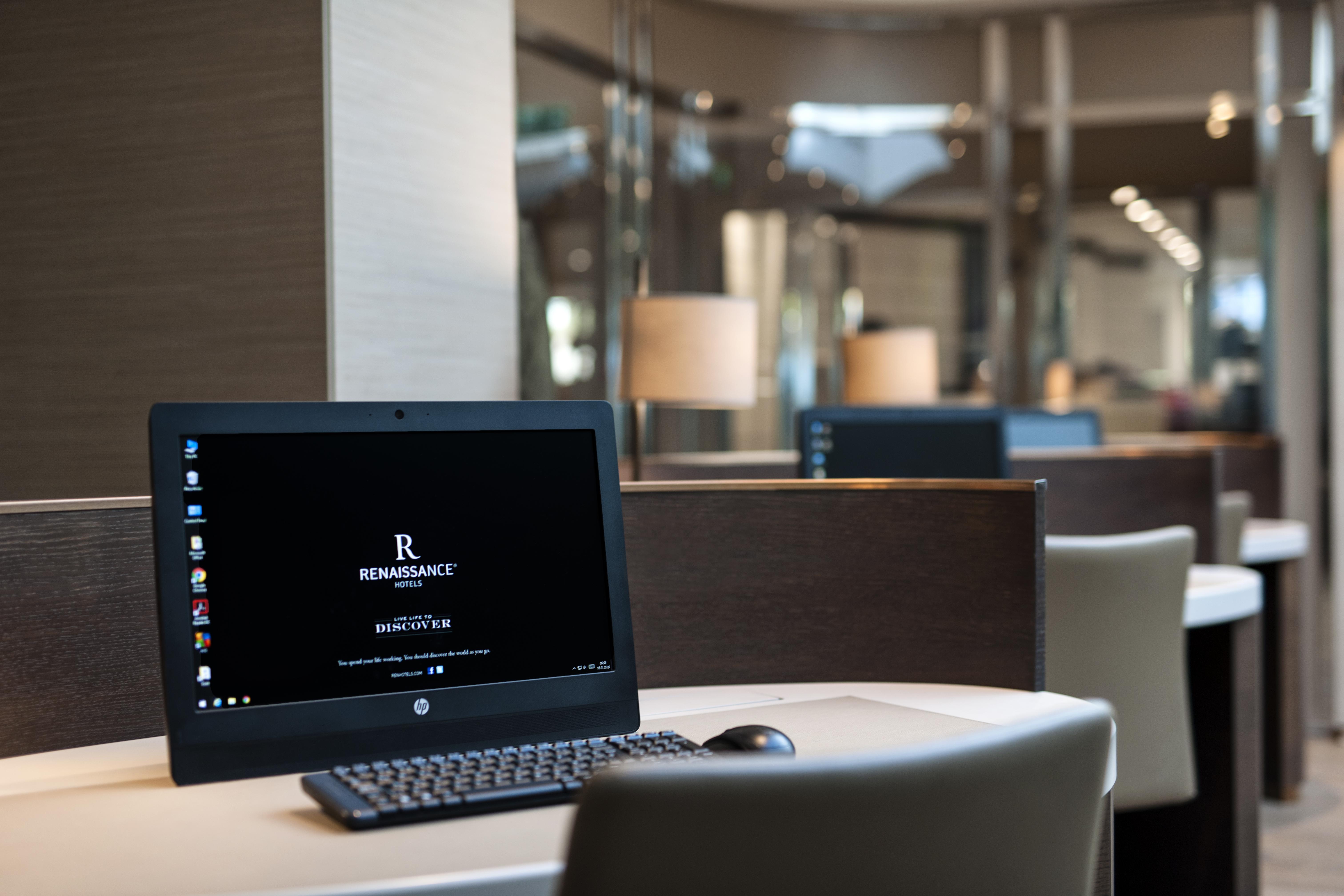 Renaissance Polat Istanbul Hotel Eksteriør billede A computer at a Renaissance Hotel