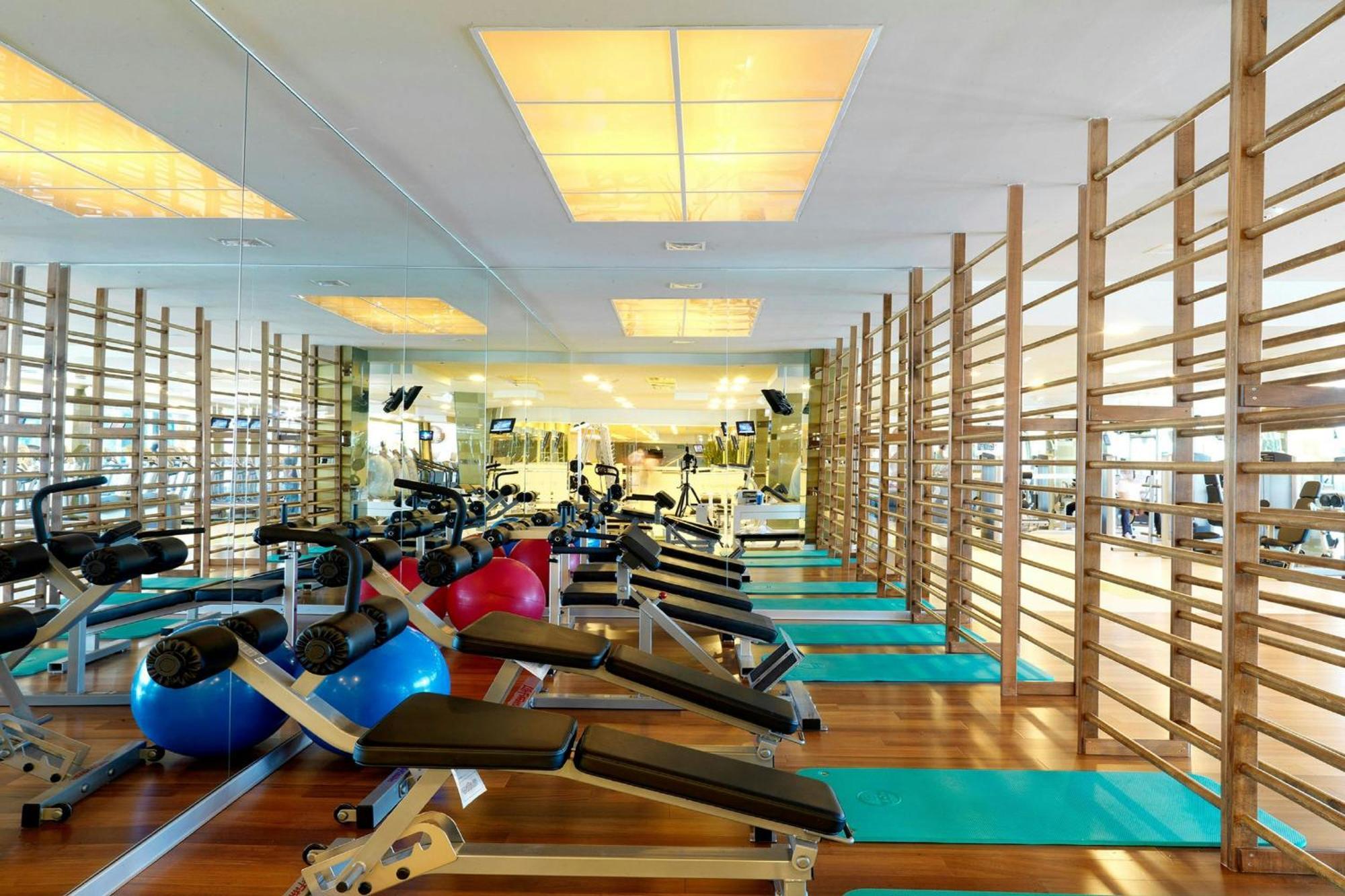 Renaissance Polat Istanbul Hotel Eksteriør billede The gym at the Mandarin Oriental, Munich
