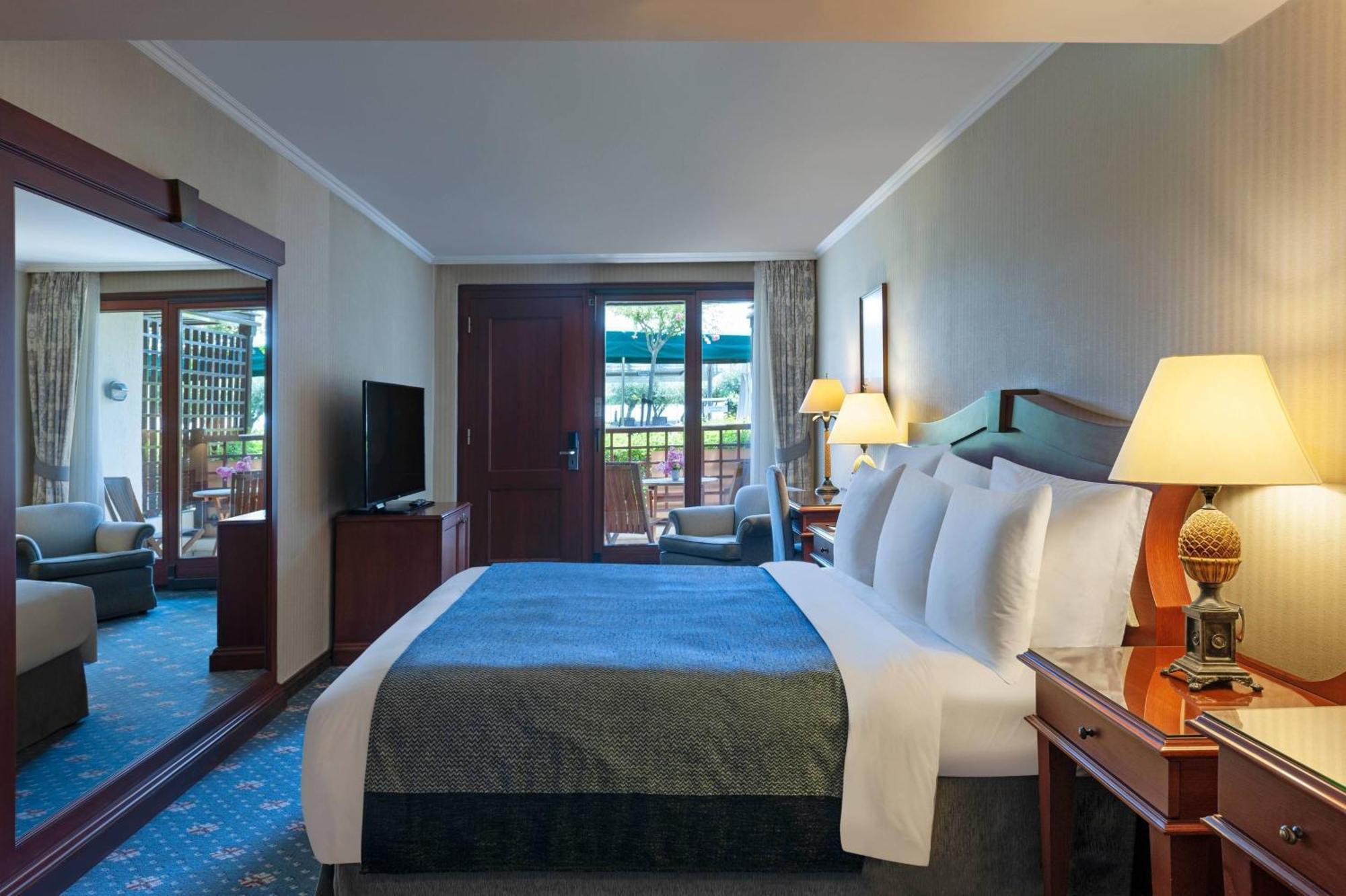 Renaissance Polat Istanbul Hotel Eksteriør billede A room at the hotel
